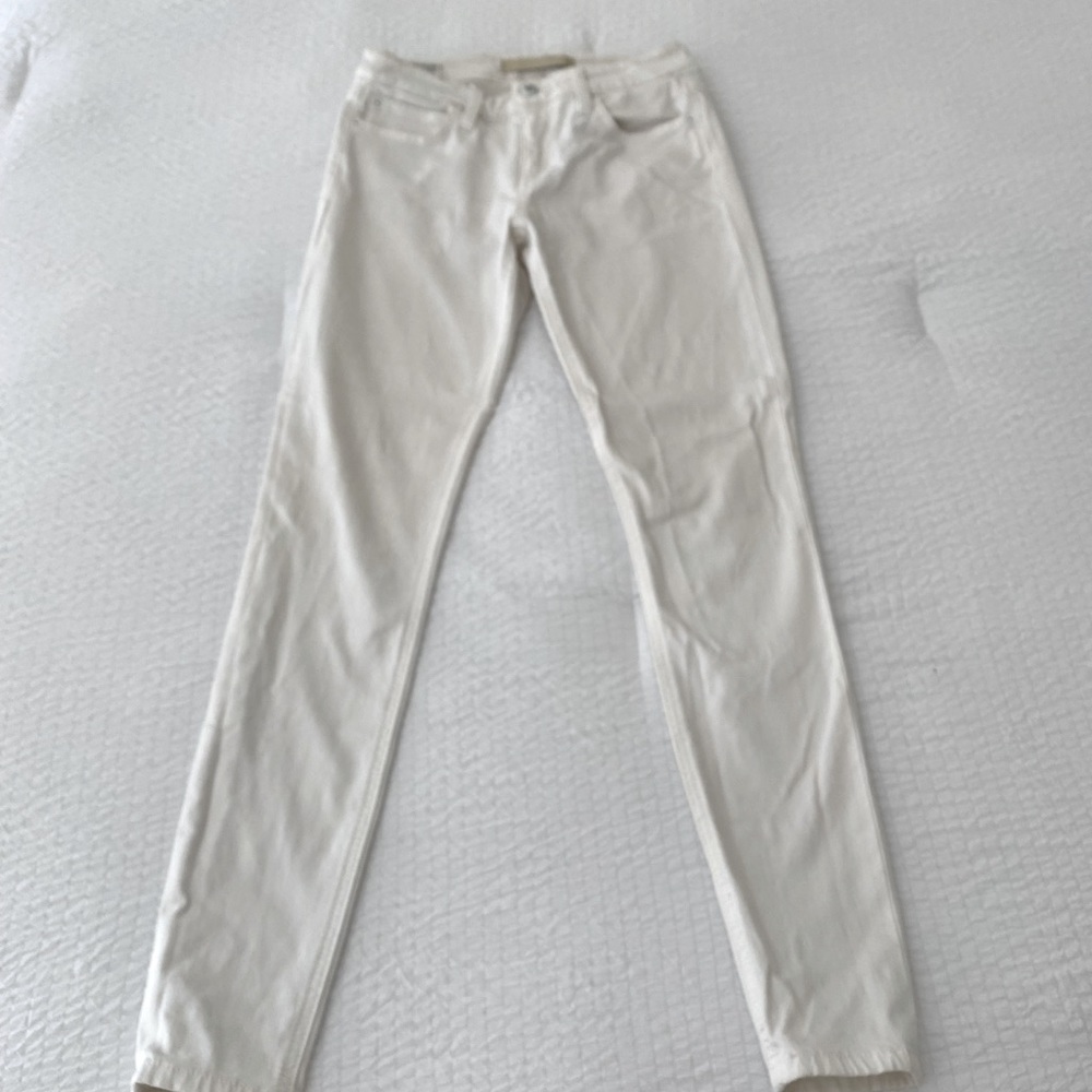 White Joe’s Jeans Mid Rise Skinny Ankle jeans.